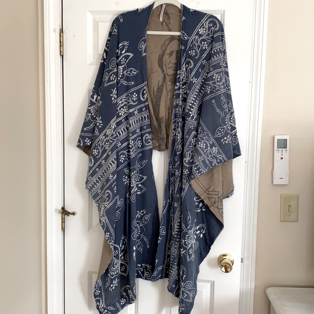 Magnolia Pearl Sitting Bull Shrug